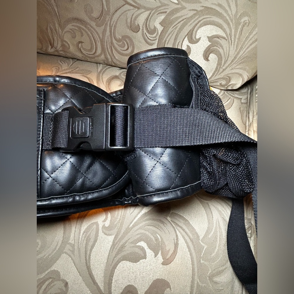 Quilted Black Faux Leather & Gold Accents Tush Baby, Baby/Child Carrier/Seat - Picture 6 of 16
